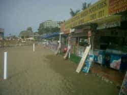 El Ayuntamiento retira los elementos ilegales que ocupan el dominio público en las playas de Mogán