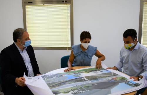 Mogán presenta el anteproyecto del futuro pabellón de Arguineguín al consejero  insular de Deportes