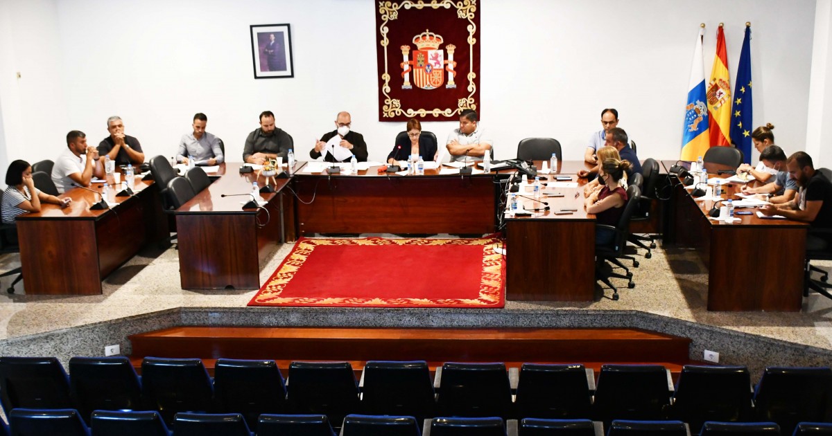 El Ayuntamiento instalará alumbrado fotovoltaico en Los Caideros y Loma II