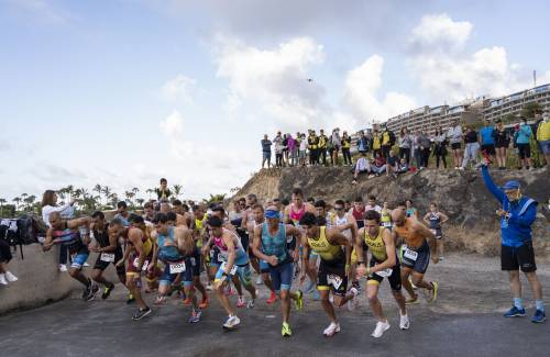 Isidro Alonso e Iria Otero, vencedores de la distancia OPEN del  II Acuatlón Anfi-Mogán