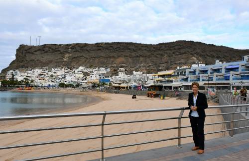 La Playa de Mogán gana 1.250 toneladas de arena