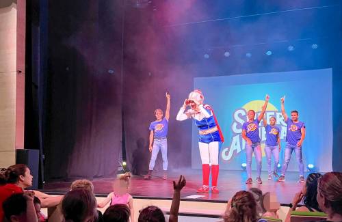 Mogán celebra el Día de la Familia disfrutando del concierto de SuperAbuela