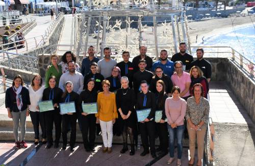 13 jóvenes finalizan su formación en servicios de bar y cafetería con el apoyo del Ayuntamiento de Mogán