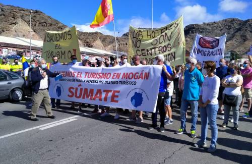 La ciudadanía reivindica en la calle la recuperación de las zonas turísticas en Mogán