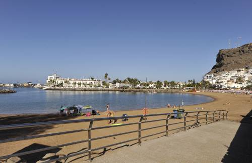 Mogán prohíbe fumar en las playas atendiendo la petición de los epidemiólogos