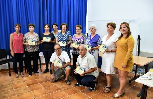 El Ayuntamiento de Mogán rinde homenaje a los 16 años del taller de palma en el municipio