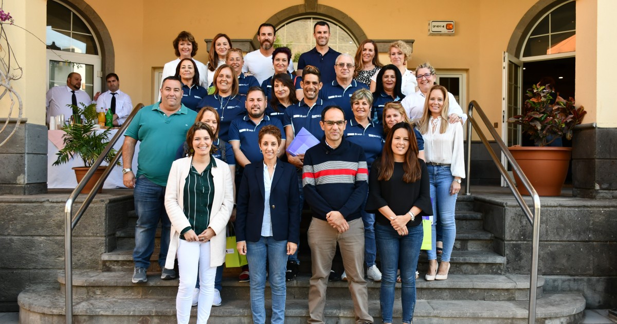 Doce personas finalizan el programa de limpieza viaria y edificios de Mogán