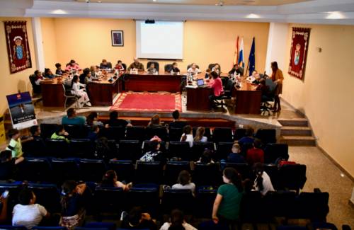Mogán celebra un pleno con alumnado de 3º de Primaria del CEIP Playa de Arguineguín