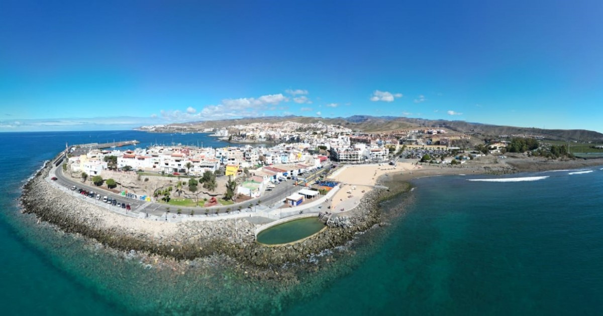 La playa de El Perchel acoge torneos de vóley playa por primera vez desde su renovación