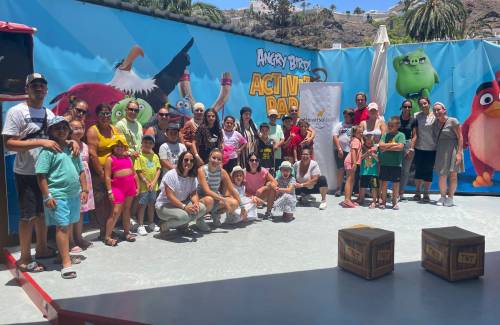 Alumnado y familias de Applíca-T celebran el fin de curso con paddle surf y atracciones