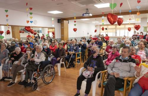 Mayores y jóvenes de Mogán debaten  sobre tópicos del amor en San Valentín