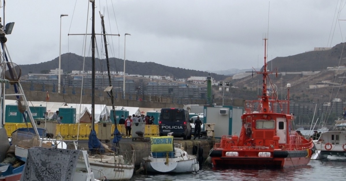 El mal tiempo intensifica la preocupación por los migrantes del Muelle de Arguineguín