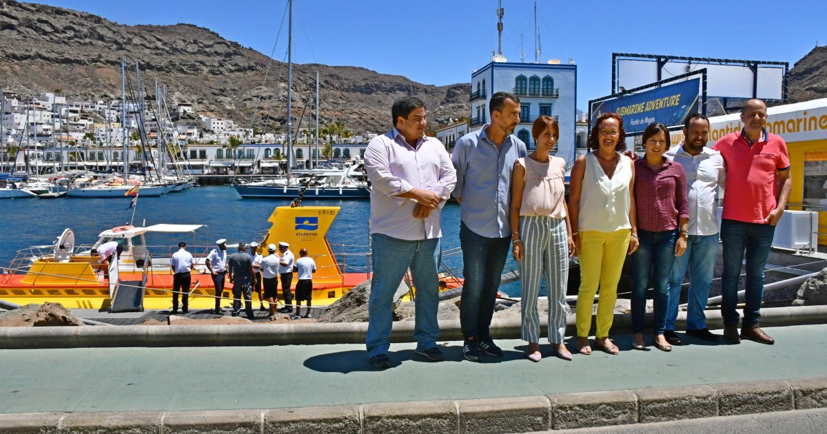 La Corporación Municipal conoce la regeneración del fondo marino del Puerto de Mogán