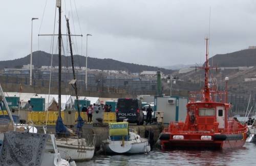 El mal tiempo intensifica la preocupación por los migrantes del Muelle de Arguineguín