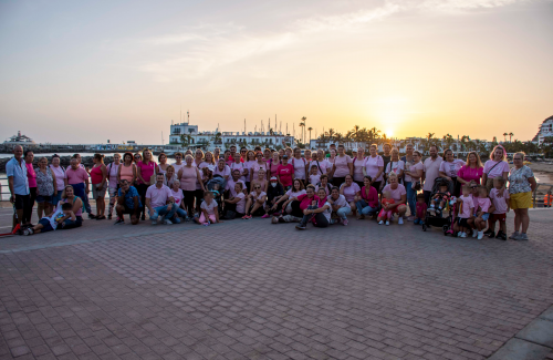 Mogán se tiñe de rosa  contra el cáncer de mama