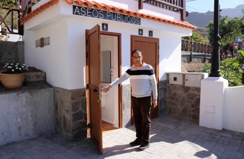 Veneguera estrena baños públicos
