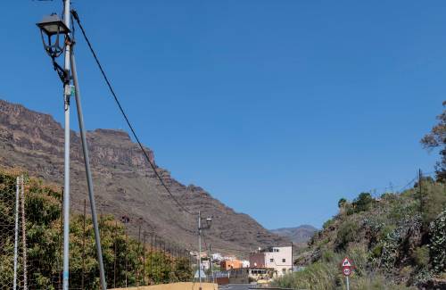 El Ayuntamiento renueva el alumbrado público de Peñones con luminarias más eficientes