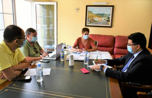 El vicepresidente insular se compromete con Mogán a ejecutar la segunda fase del ensanche de la GC-200