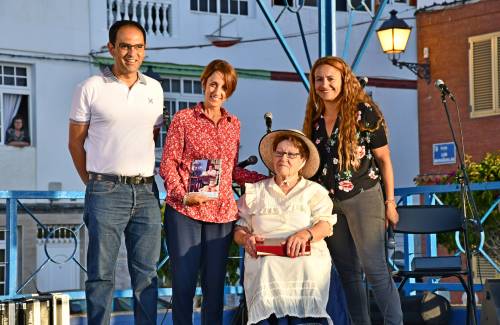 El Ayuntamiento de Mogán homenajea a la artesana de palma Pino Lorenzo en la víspera del Día de Canarias