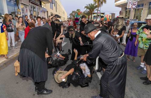 El Entierro de la Sardina despide  El Carnaval Costa Mogán de la India