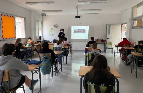 Mogán contribuye a la autonomía y desarrollo personal del alumnado con el proyecto Tejiendo Alas