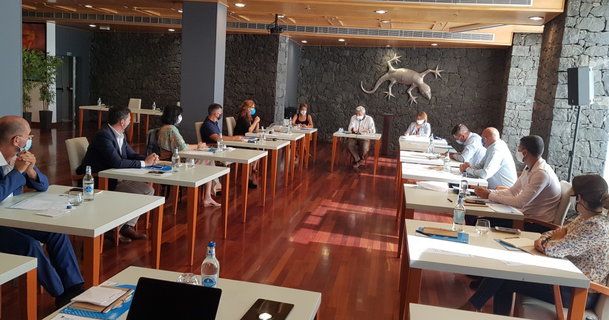 Los municipios turísticos exigen al Gobierno de Canarias “concreción” en las medidas frente a la crisis