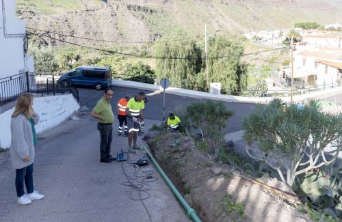 El Ayuntamiento renueva 500 metros de la red de abastecimiento en Los Almácigos de Veneguera