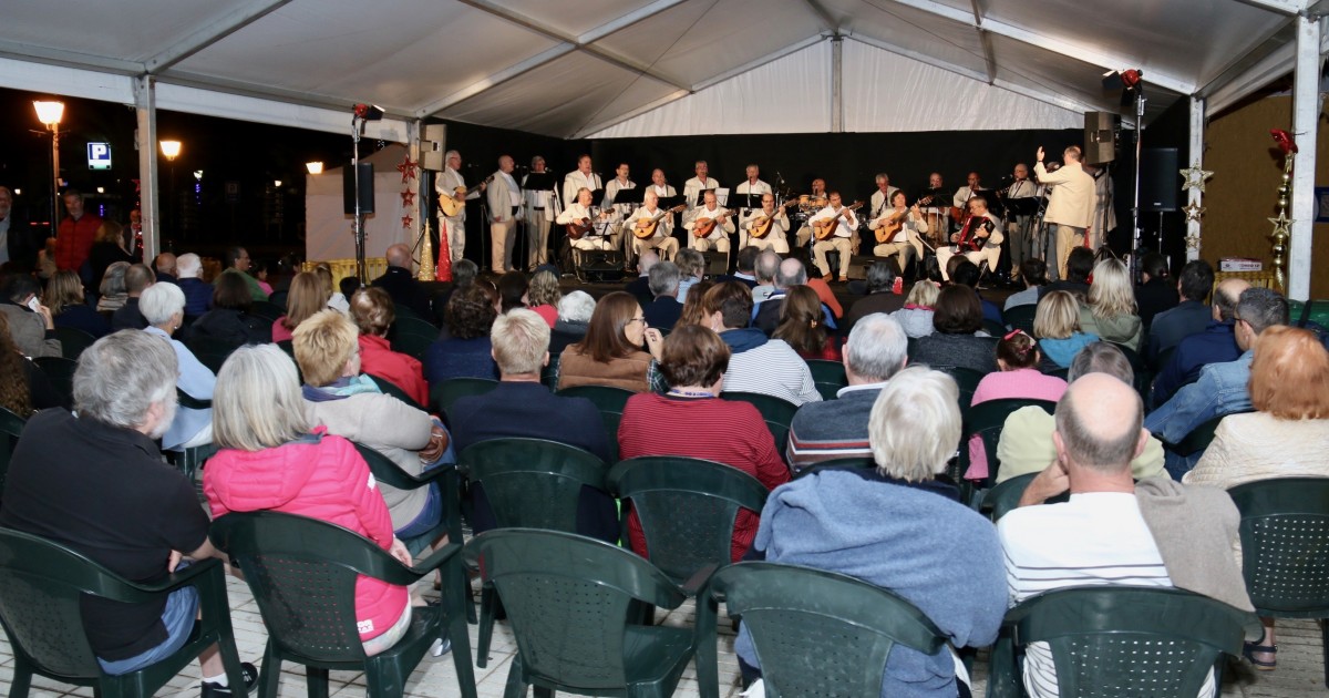 El tradicional encendido de luces y el folclore de los Faycanes abren la Navidad en Mogán