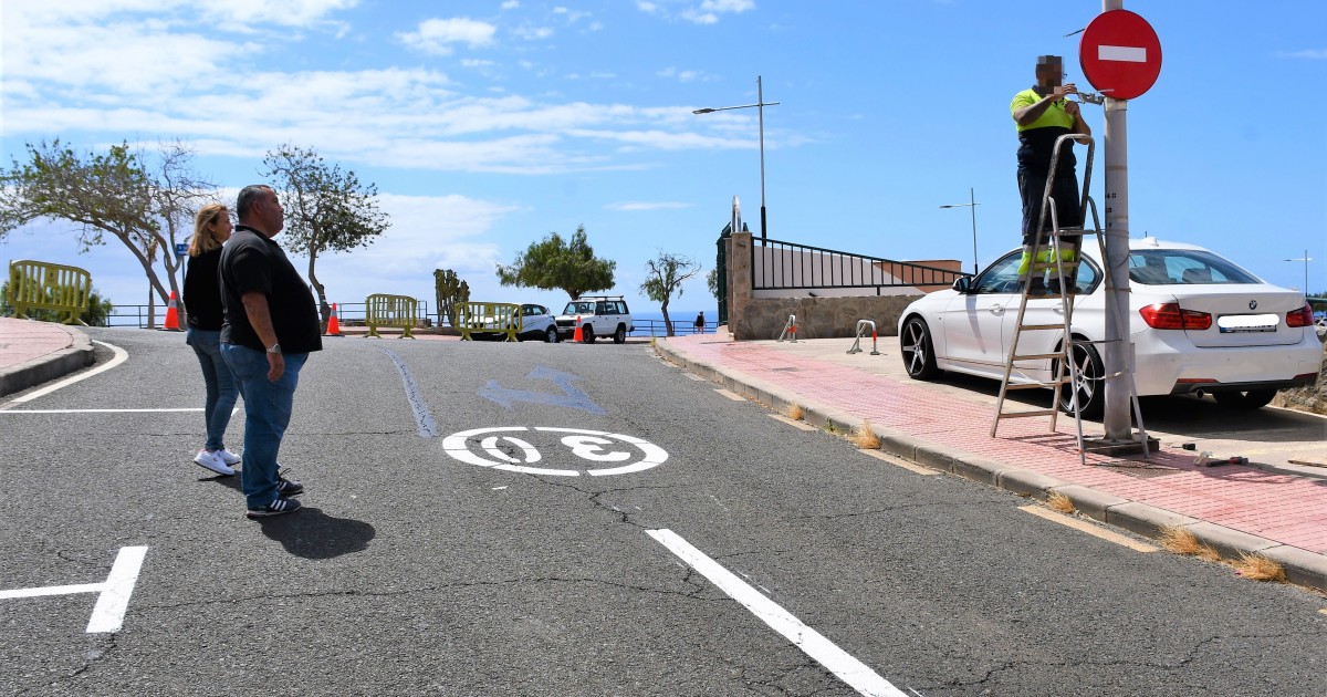El Ayuntamiento modifica el sentido de  la circulación en tres calles de la zona alta de Puerto Rico y Amadores