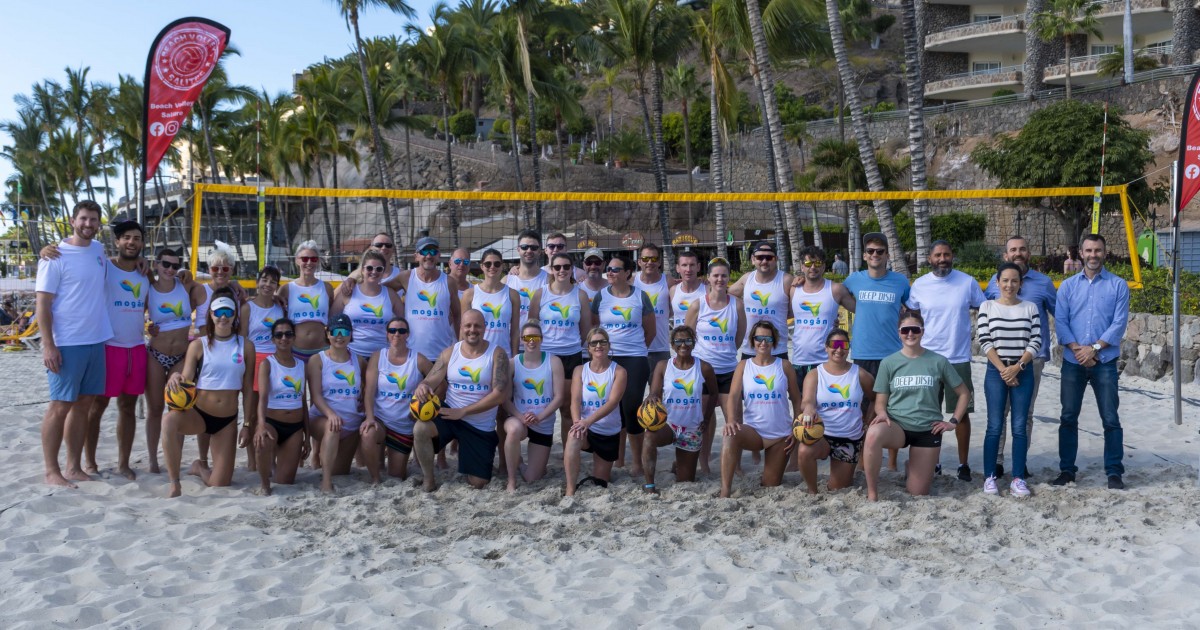 El campamento de entrenamiento de  vóley playa en Mogán acoge a 190  participantes internacionales