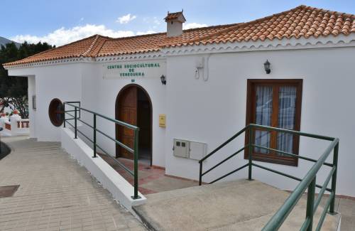 El Centro Sociocultural de Veneguera mejorará sus instalaciones y contará con un punto de información ambiental