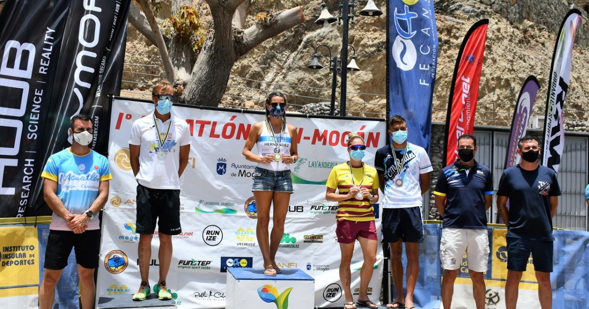 Stephen Bayliss y Dácil Hernández, vencedores de la distancia OPEN del  I Acuatlón Anfi-Mogán