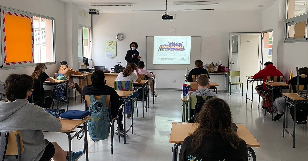 Mogán contribuye a la autonomía y desarrollo personal del alumnado con el proyecto Tejiendo Alas