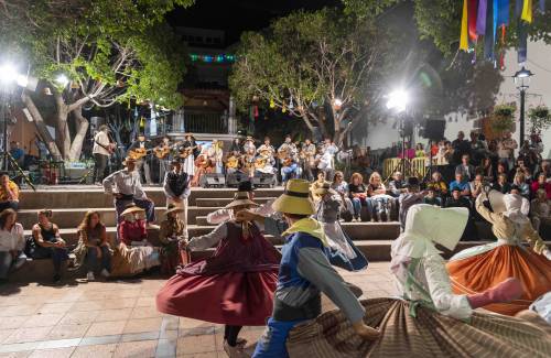 Derroche de canariedad en la primera noche de las Fiestas de San Antonio El Chico