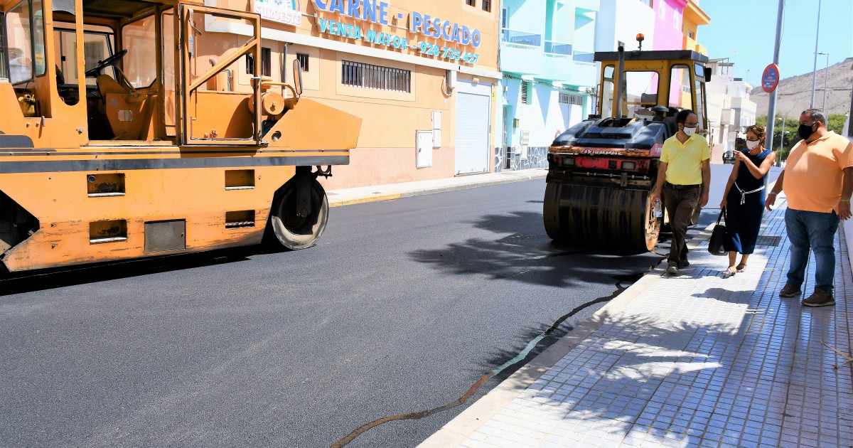 El Ayuntamiento asfalta en Arguineguín  la avenida Francisco Navarro Navarro  y calles aledañas