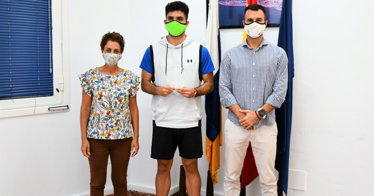 Mogán reconoce a Antonio del Rosario, campeón de la Liga Nacional de Karate  modalidad Kumite Sub-21