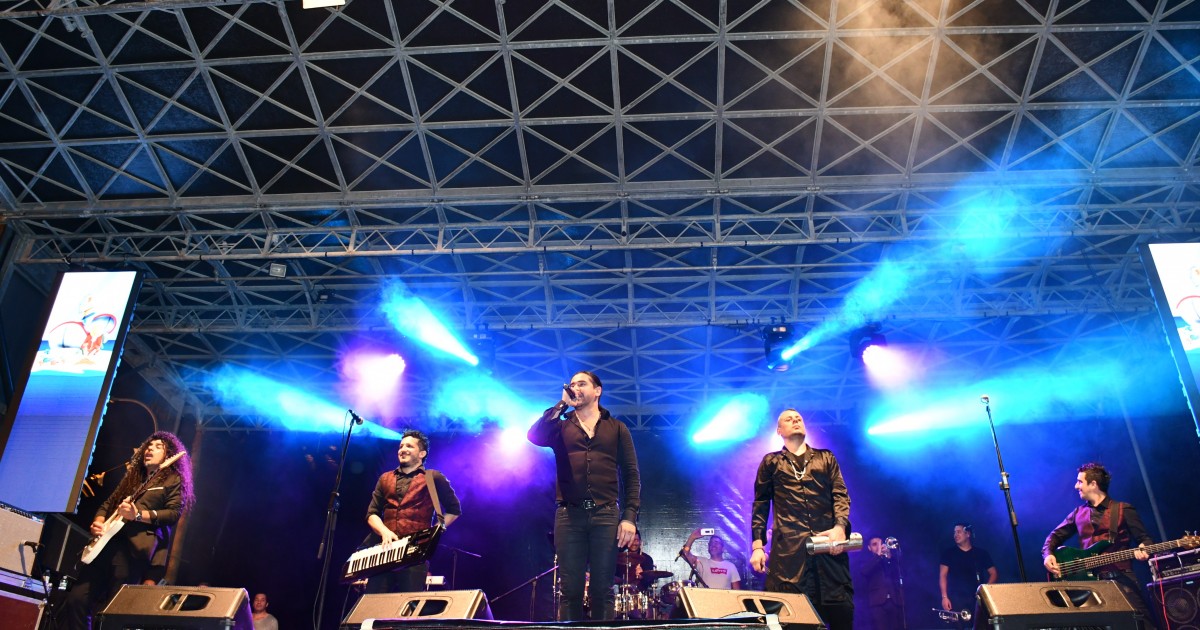 7.000 personas bailan al ritmo de Ráfaga en Arguienguín