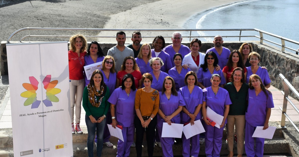 15 vecinos de Mogán concluyen su formación en ayuda a personas en el domicilio