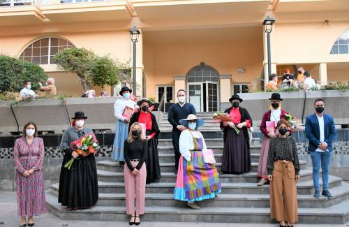 Seis integrantes de la Agrupación El Mocán reciben los IV Premios Mujer Mogán