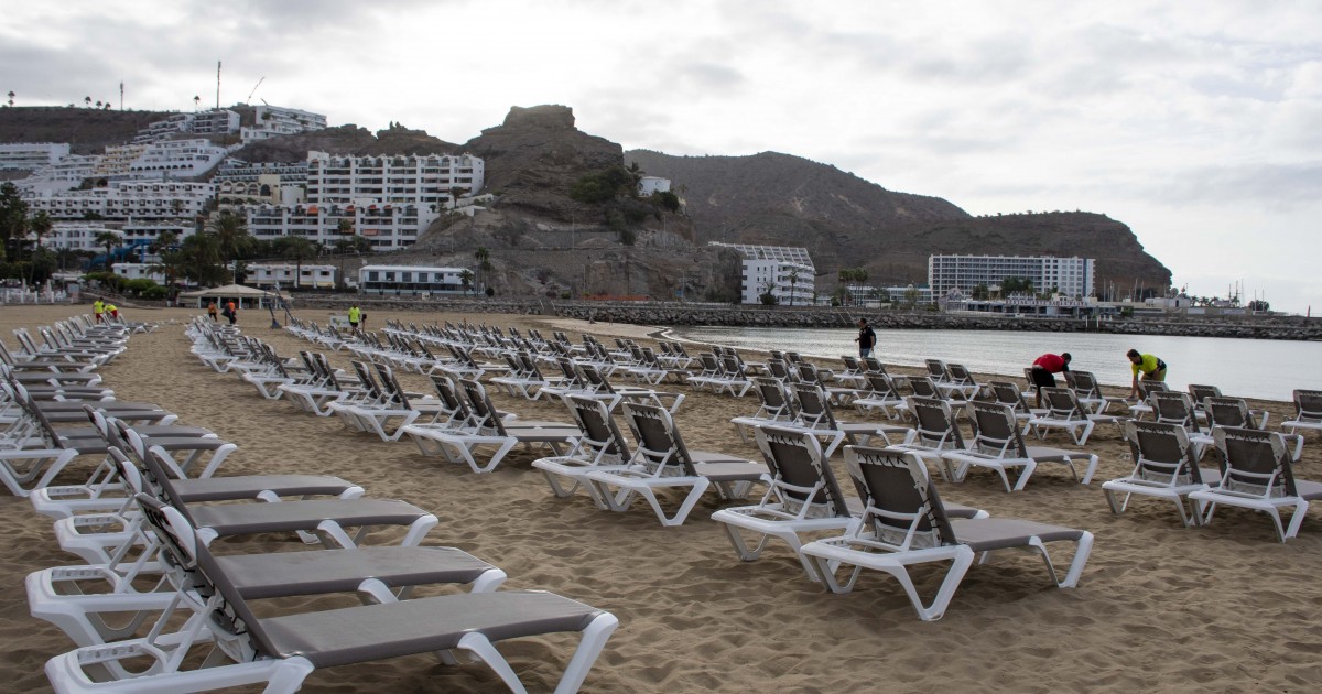 El Ayuntamiento de Mogán ya gestiona los servicios de temporada en la playa de Puerto Rico