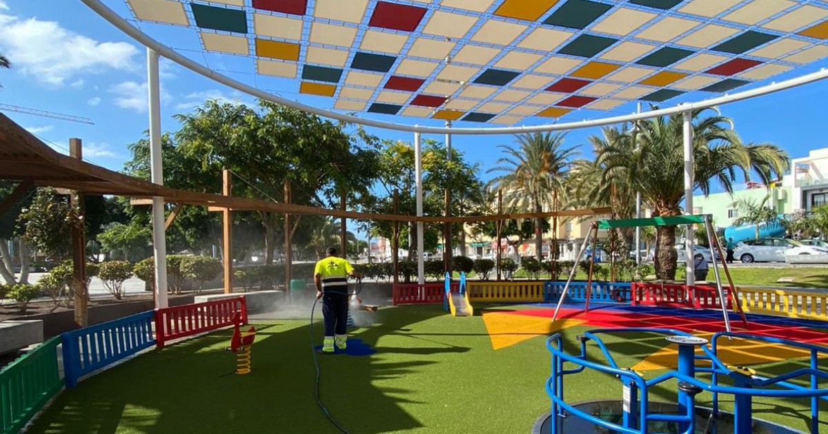 Abren todos los parques infantiles de Mogán  tras ser desinfectados