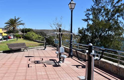 Mogán invierte en el mobiliario de sus plazas públicas