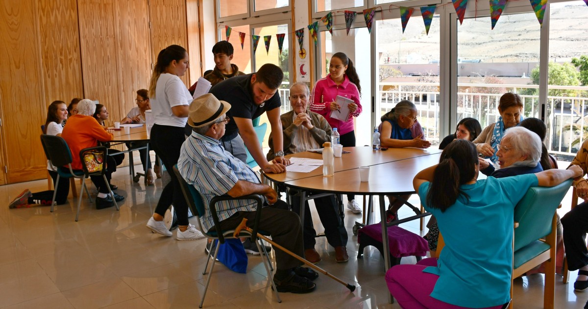 El IES Arguineguín premiado por su proyecto de estimulación cognitiva y acompañamiento a los mayores de Mogán