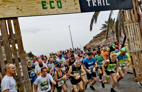 Roberto Carlos Cruz y Lorena Almeida, vencedores en los 20 kilómetros de la  I ECO-Trail Lomas de Taurito