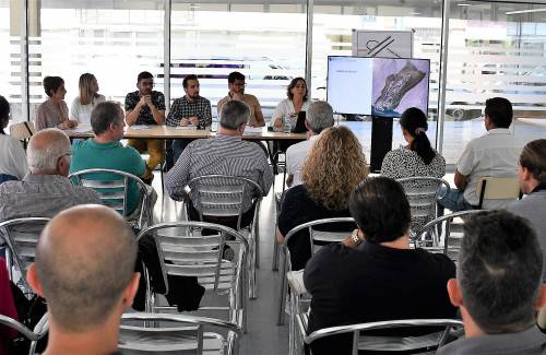 Vecinos y empresarios conocen el Plan de Modernización de Playa de Mogán
