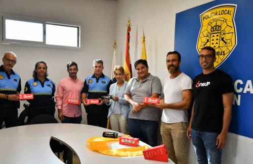 La Policía Local de Mogán adquiere  300 salvavidas portátiles inteligentes