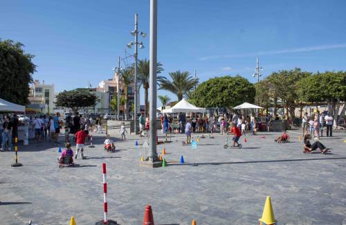 Pasacalle, juegos y talleres en Arguineguín por el Día de la Infancia