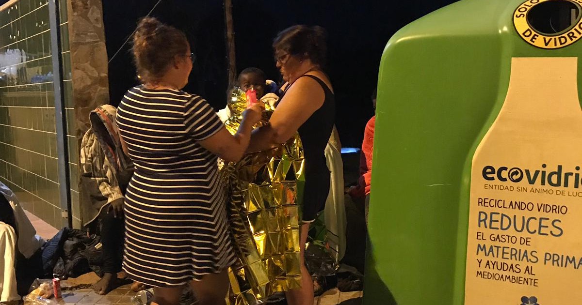 La Policía Local de Mogán localiza a cinco inmigrantes llegados en patera a Arguineguín