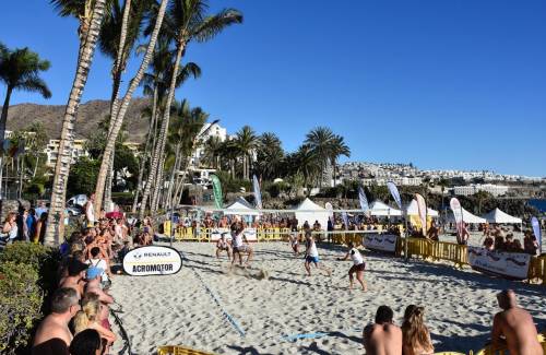 El calendario deportivo de Mogán despide 2022 con vóley playa