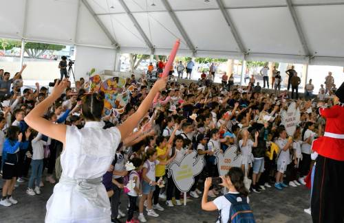 Los escolares celebran el  Día de la Paz en Arguineguín